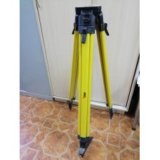 NESTLE 13700000 б/у штатив дерев'яний